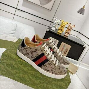 Gucci Womens Ace GG Supreme Sneaker